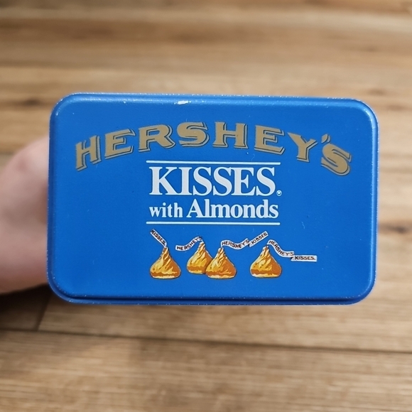 Hersheys Kisses with Almonds Tin Vintage 1990 Collectible - Picture 5 of 8